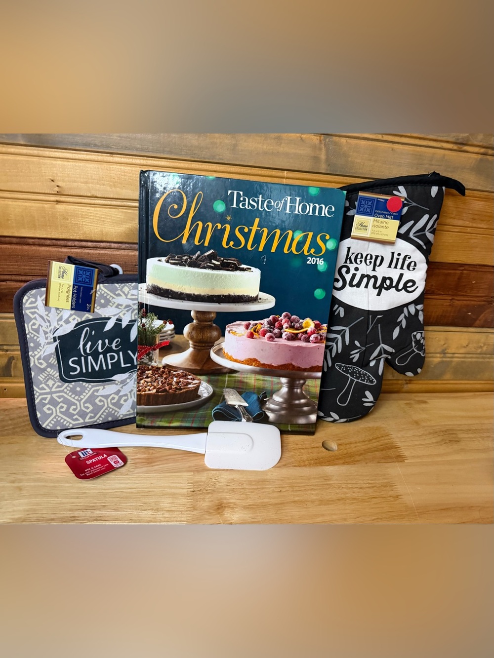 Cozy Christmas Kitchen Bundle | Taste of Home Cookbook + Accessories